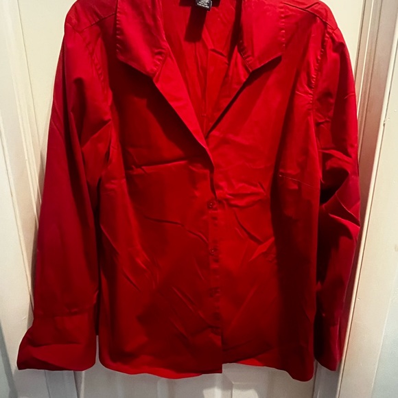 A red ladies blouse - Picture 3 of 4